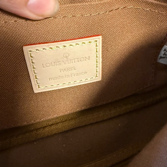 Louis Vuitton Pink Crossbody - Picture 6 of 10